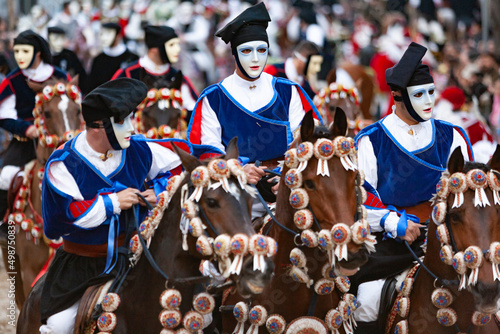 La Sartiglia di Oristano : manifestazione storica con maschere e cavalli