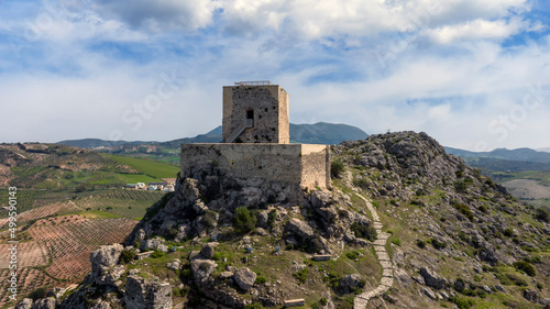 vistas del bonito castillo del hierro en el municipio de Pruna, Sevilla