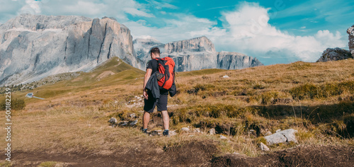 Wędrówka po górach z plecakiem. Dolomity pieszo 