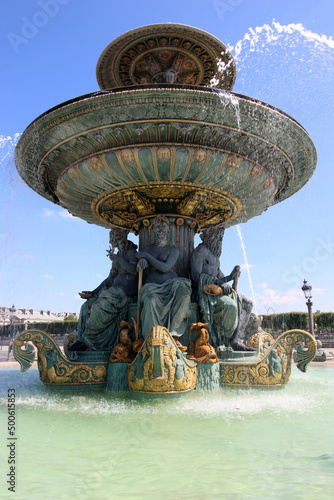 Paris - Place de la Concorde - Fontaine des Mers