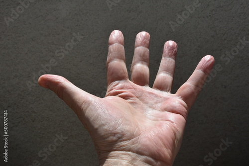 dłoń męska