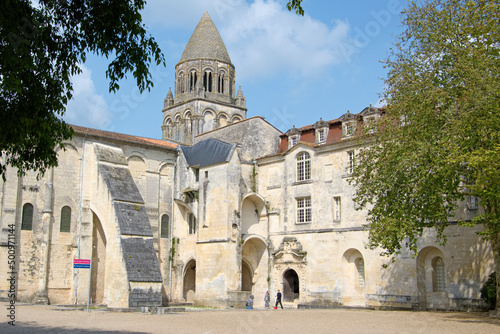 Abbaye aux dames - Ancienne abbaye bénédictine située à Saintes, en Charente-Maritime en France.