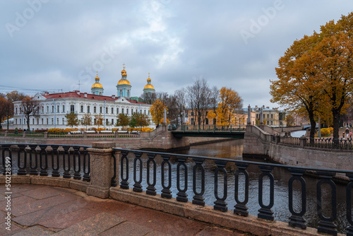 View of the Krasnogvardeysky Bridge over the Griboyedov Canal and the dome of the St. Nicholas Naval Cathedral on an autumn day, St. Petersburg, Russia