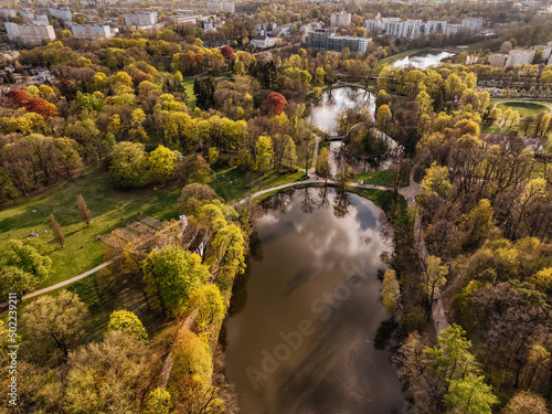 Zielony park i zbiorniki wodne