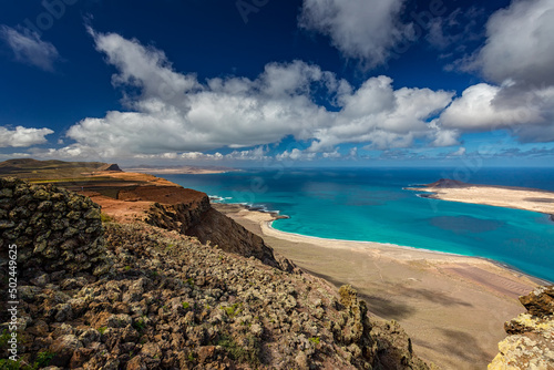 Krajobraz morski. Relaks i wypoczynek na wyspach kanaryjskich, Lanzarote 