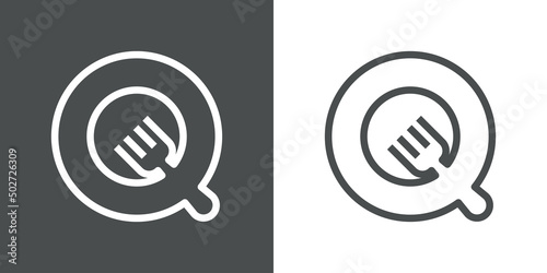 Logotipo restaurante con letra Q con silueta de tenedor en plato con líneas en fondo gris y fondo blanco