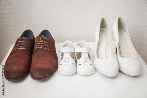 3 Paar Schuhe, für Frau, Mann, Kind