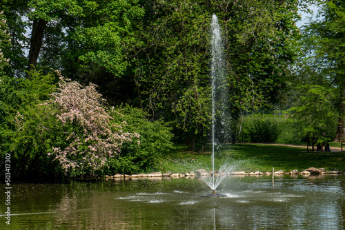 jet d'eau dans un jardin public