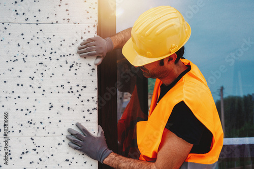 Polystyrene thermal cladding for energy saving on a construction site