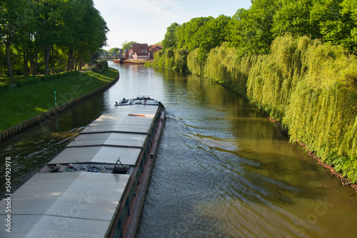 Binnenschiff auf dem Dortmund-Ems-Kanal in Meppen