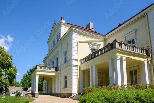 Pałac Raczyńskiech w Złotym Potoku na Jurze Krakowsko-Częstochowskiej