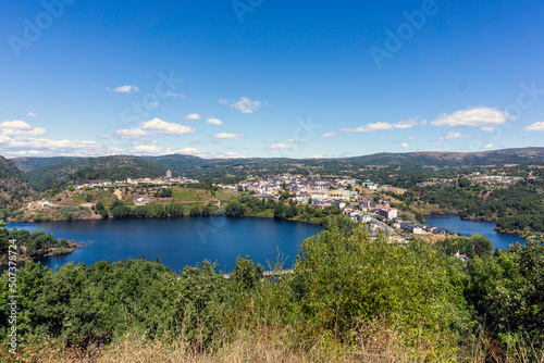 Vista panorámica del pueblo de Viana do Bolo. Ourense, España.