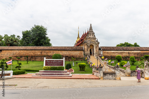 Phrathatlampangluang temple Translate the text on the sign " Wat Phra That Lampang Luang, Lampang Luang Subdistrict, Ko Kha District, Lampang Province "