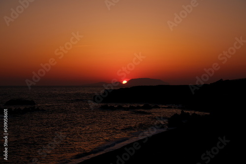 三宅島（Miyake Island）から望む 神津島に沈む夕日（Sunset）
