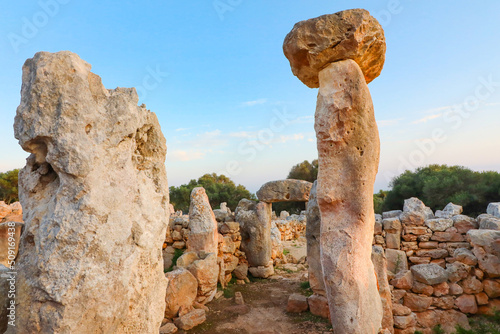 Poblado talayótico de Torre den Galmés, en Menorca. El mayor yacimiento prehistórico de la isla. Islas Baleares, España.