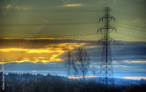 Linie energetyczne wysokiego napięcia