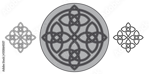 Celtic leaf ornament (Infinity knot variation n° 2) in black on white background