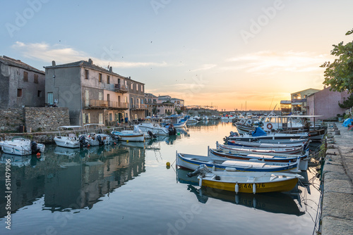 Le petit port de pêche de Centuri au crépuscule, Cap Corse, France