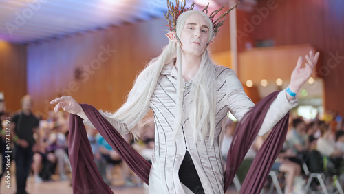 Thranduil elven king cosplay from LOTR pose for camera at comic con