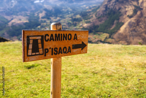 Nice view of the Pisac ruins in Cusco. (In Spanish: Camino a Pisaq)