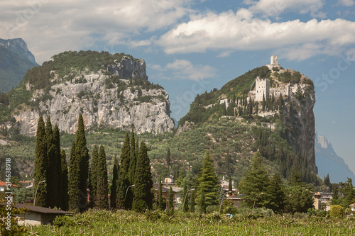 Arco, Trento. Castello di Arco sullo sperone roccioso su cui sorge 