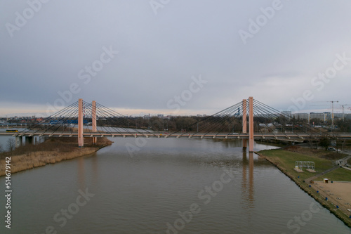 most Milenijny we Wrocławiu nad rzeką Odra z drona