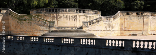 Escaliers et aménagements aux Jardins de la Fontaine à Nîmes.