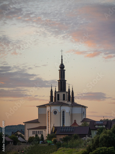Kościół w Dubiecku po zachodzie słońca