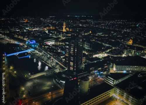 Miasto nocą.Zdjęcie z drona.