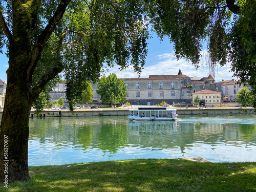 Cognac,Charente,Nouvelle-Aquitaine,ville,alcool,digestif,fleuve,la charente,rivière,navette,bateau,paysage,vue,voyage,vacances,découverte,tourisme,france, 