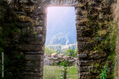 Vista del Macchu Picchu a traves de la puerta inca - Macchu Picchu, Ruina Inca, Salkantay Trek, Peru