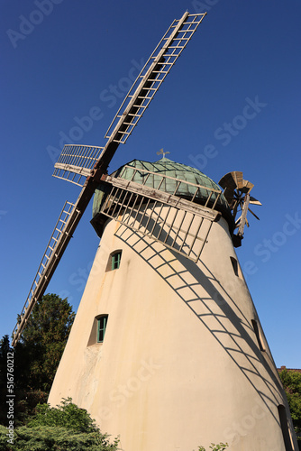 Holländer Windmühle in Tündern bei Hameln direkt an der Weser