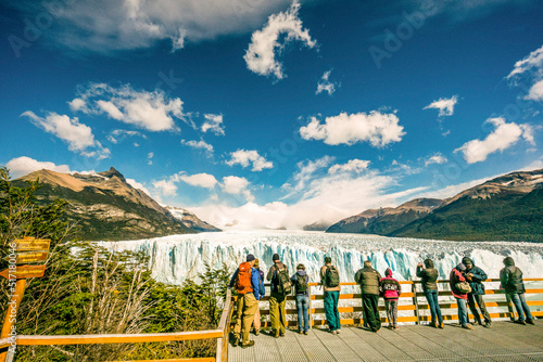 turistas en el primer balcon, glaciar Perito Moreno , Parque Nacional Los Glaciares, departamento Lago Argentino, provincia de Santa Cruz, republica Argentina,Patagonia, cono sur, South America