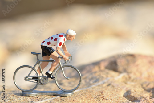 Cyclisme cycliste Tour de France maillot à pois meilleurs grimpeur montagne 