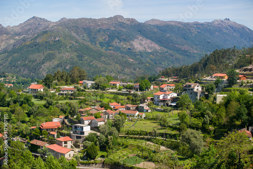 Miasteczko u podnóża gór (Park Narodowy Peneda-Gerês), Północna Portugalia