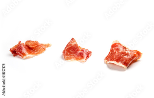 jamón ibérico en lonchas sobre fondo blanco