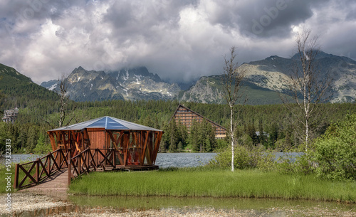 Štrbské Pleso, jezioro położone Tatrach Wysokich na terenie Słowacji