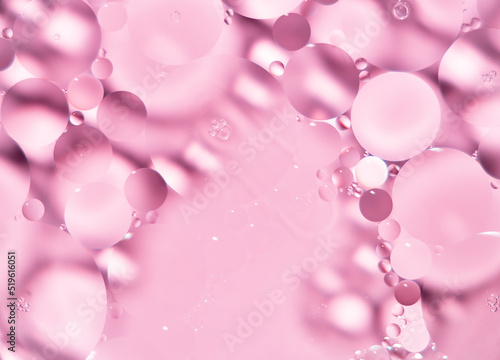 różowe okrągłe koła na wodzie 