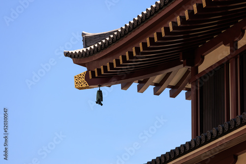 寺の軒下に吊るされた風鐸