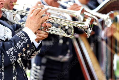 Mariachi tocando