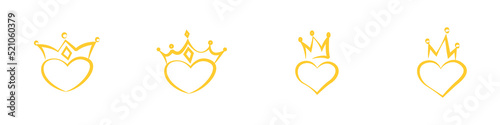 Conjunto de corazones con corona dibujados a mano. Corona de rey y reina en corazón dorado