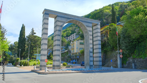 L'arco all'ingresso della cittadina di Campione d'Italia.