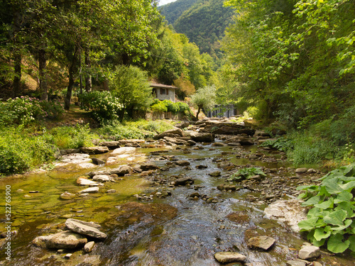 Italia, Toscana, Firenzuola, trekking nella valle e sul fiume Rovigo.