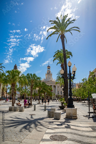 ciudad costera blanca española e historica de Cadiz 