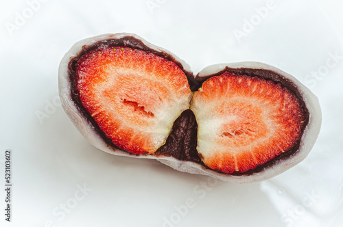 Strawberry Daifuku Recipe (Ichigo Daifuku Mochi with Red Bean Paste)