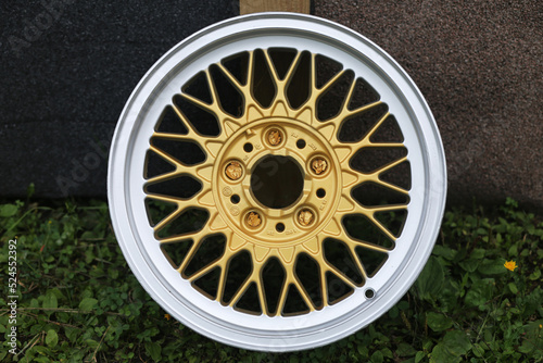 Retro alloy wheels 16 radius for BMW E28 after restoration and painting in silver and golden 