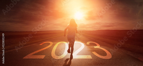 rozpocząć rok 2023, bieg w przyszłość 