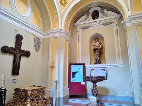 Vietri sul Mare - Scorcio della cappella sinistra nel Duomo di San Giovanni Battista