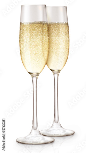 Duas taças de cristal com champanhe borbulhante e gelado em fundo branco - Champagne para brindar