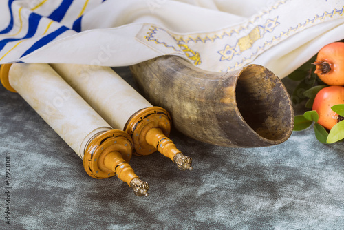 Yom Kippur Jewish holiday religious tradition attributes symbols festival